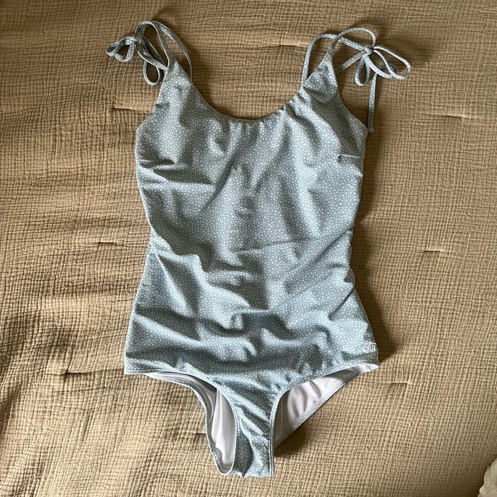 ALBION FIT one piece blue daisy swimsuit